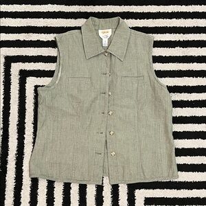 Green and White Button Down Sleeveless Shirt 💪✨